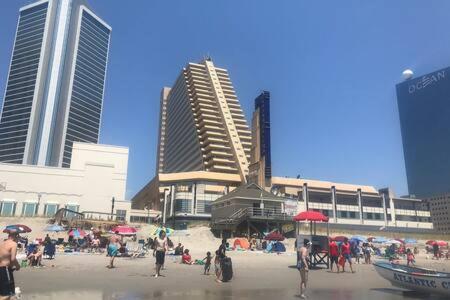 2Br 3Ba Ocean Front Condo On The Boardwalk Cozysuites Atlantic City Exteriér fotografie